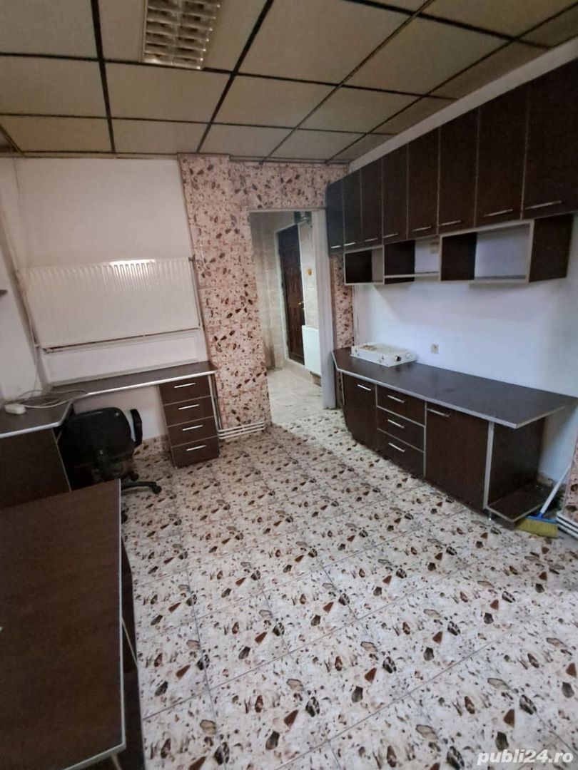 BRASADAS închiriază garsoniera 30mp la DEMISOL zona Bd.Unirii.