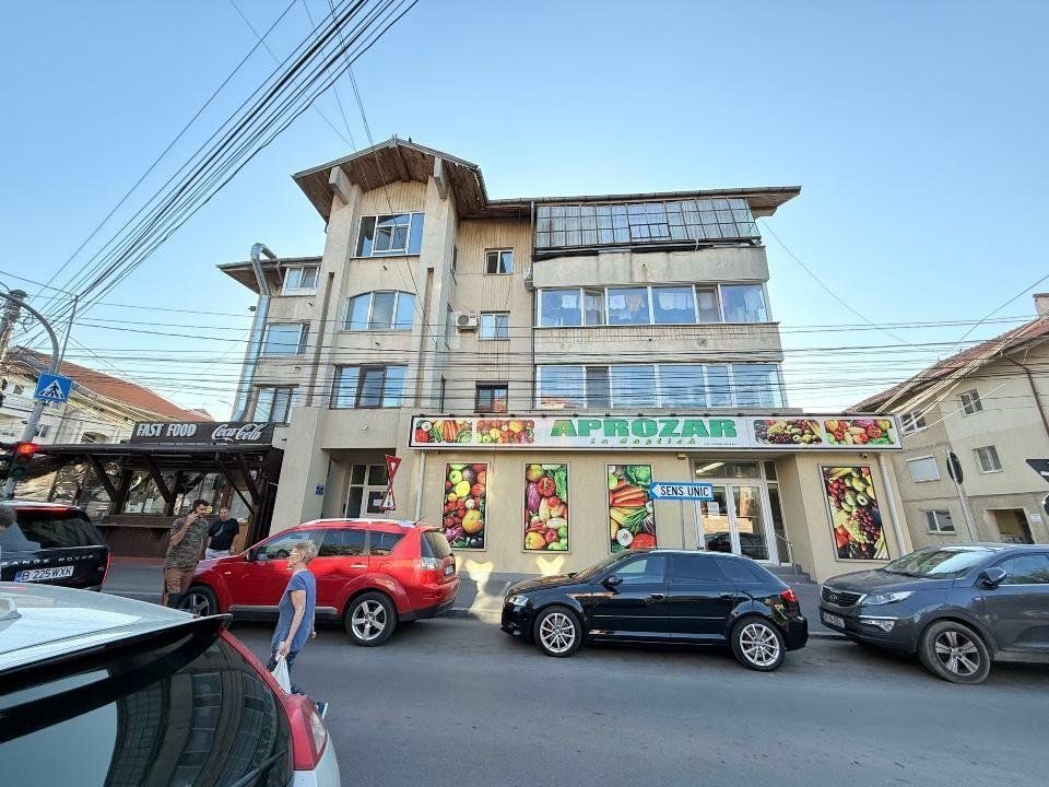 Spaţiu comercial de închiriat â€“ Central Otopeni, acces direct din DN1