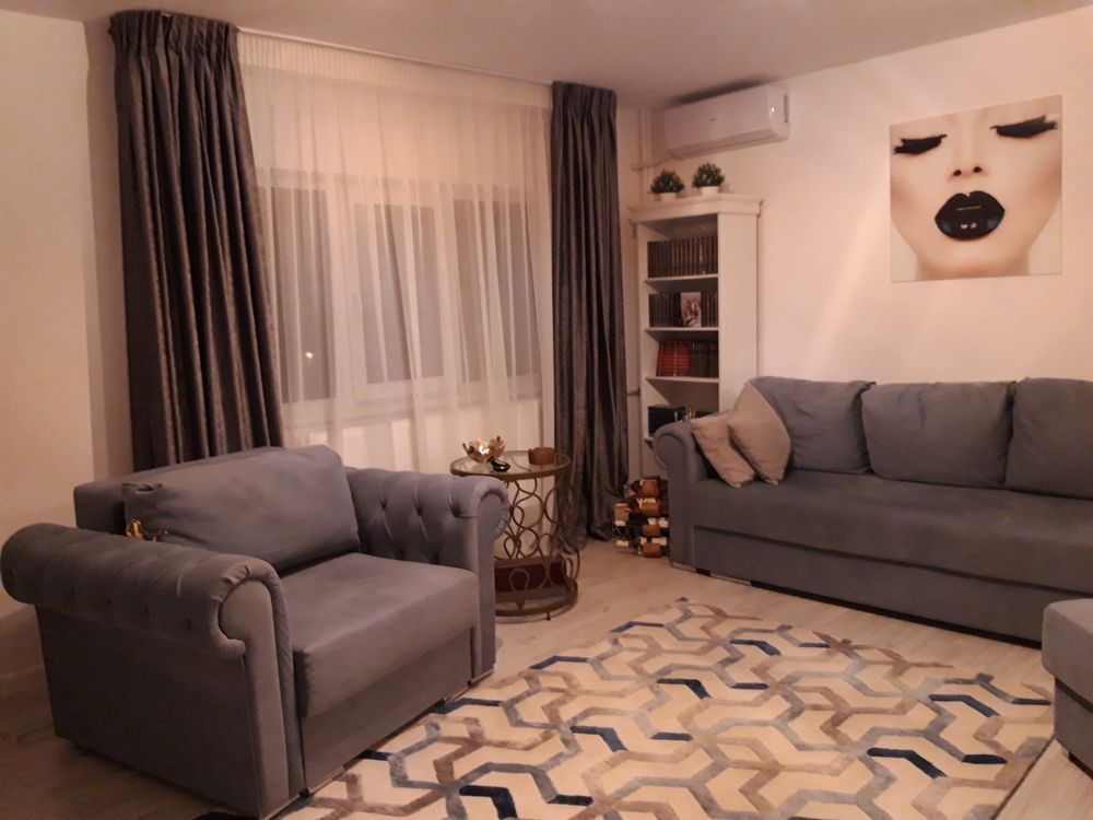 Vand apartament zona Razoare (mobilat, utilat premium)