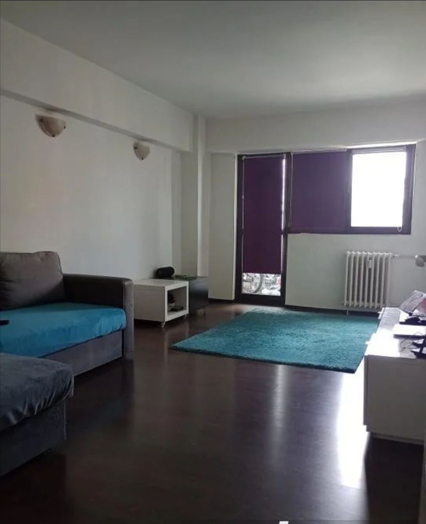 4camere decomandat ,3balcoane , stradal