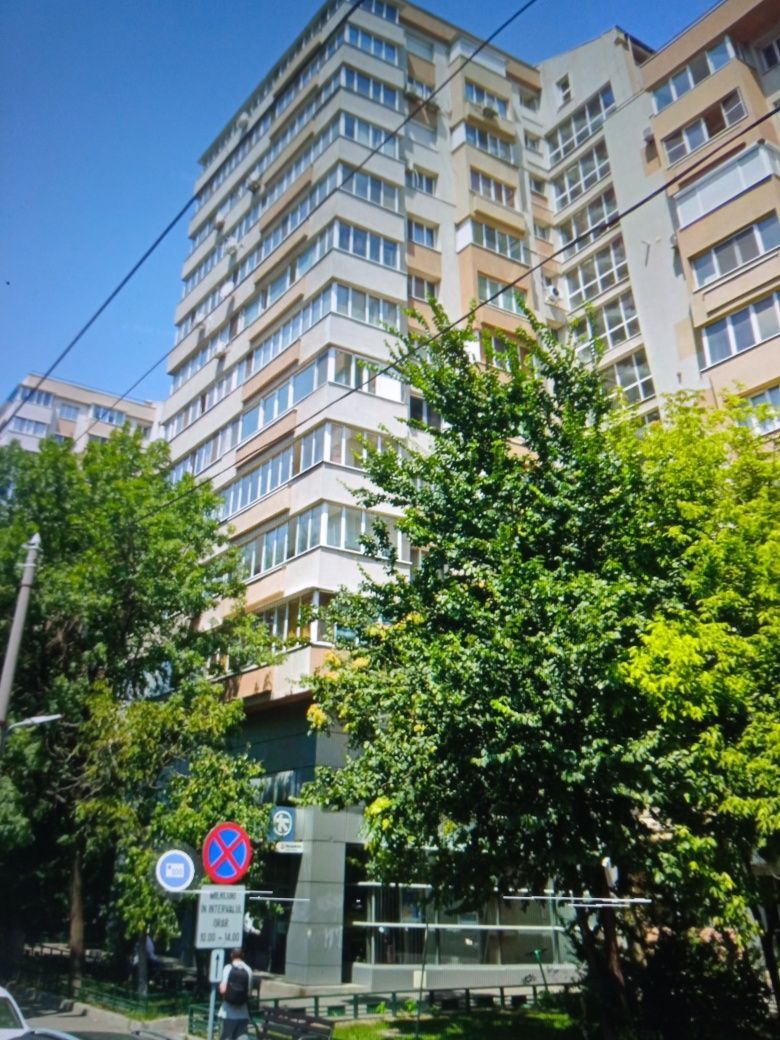 Apartament 3 camere semidecomandat