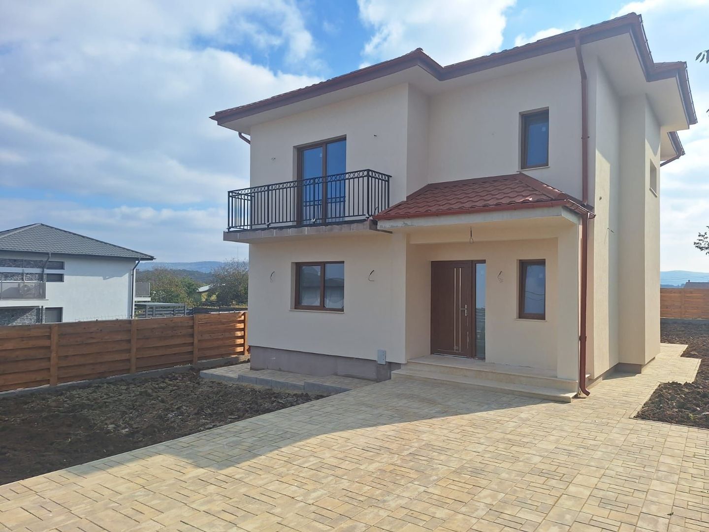 Casa P+E ,140 mp utili,451 mp teren, Hlincea,MUTARE IMEDIATA.