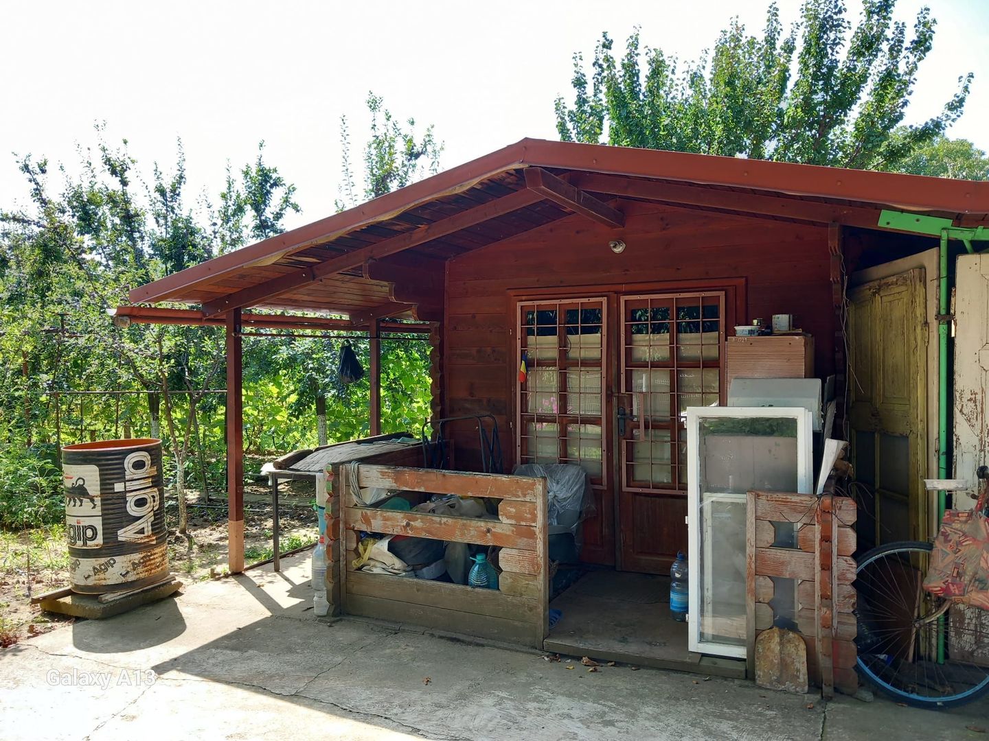 Ag EUROPA vinde teren BERCU ROSU toate utilitatile și casa vacanta.