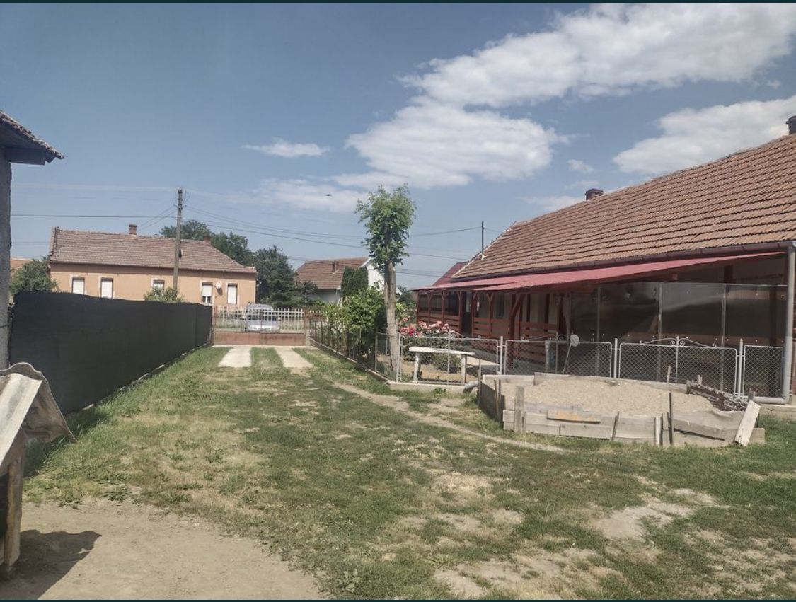 Vand urgent Casa (Boghis SM) sau schimb cu aprtament