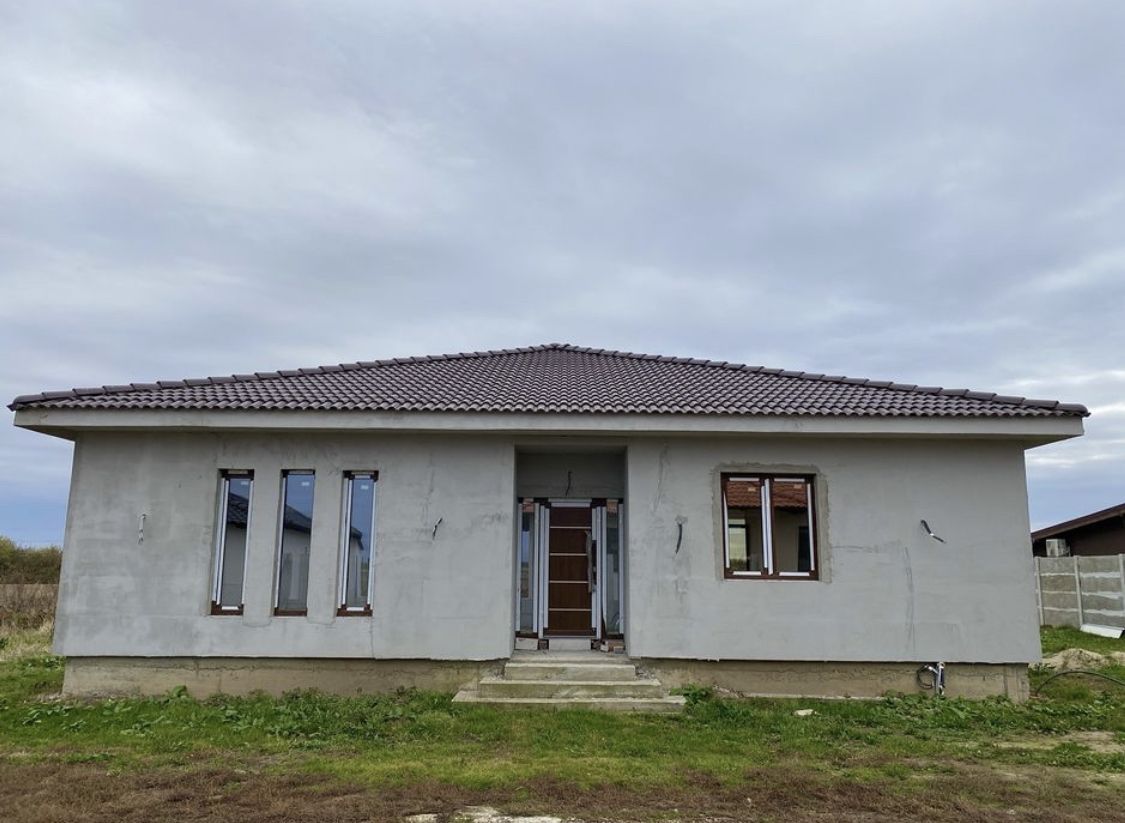Casa semifinisata in Lazuri