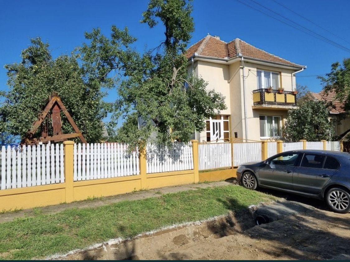 Vindem casa parter+etaj