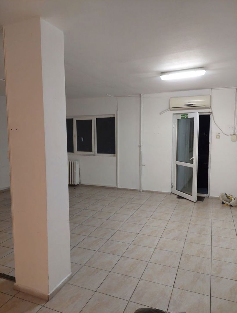Apartament 3 camere..Pt locuit sau spatiu comercial, sediu, zona Victor