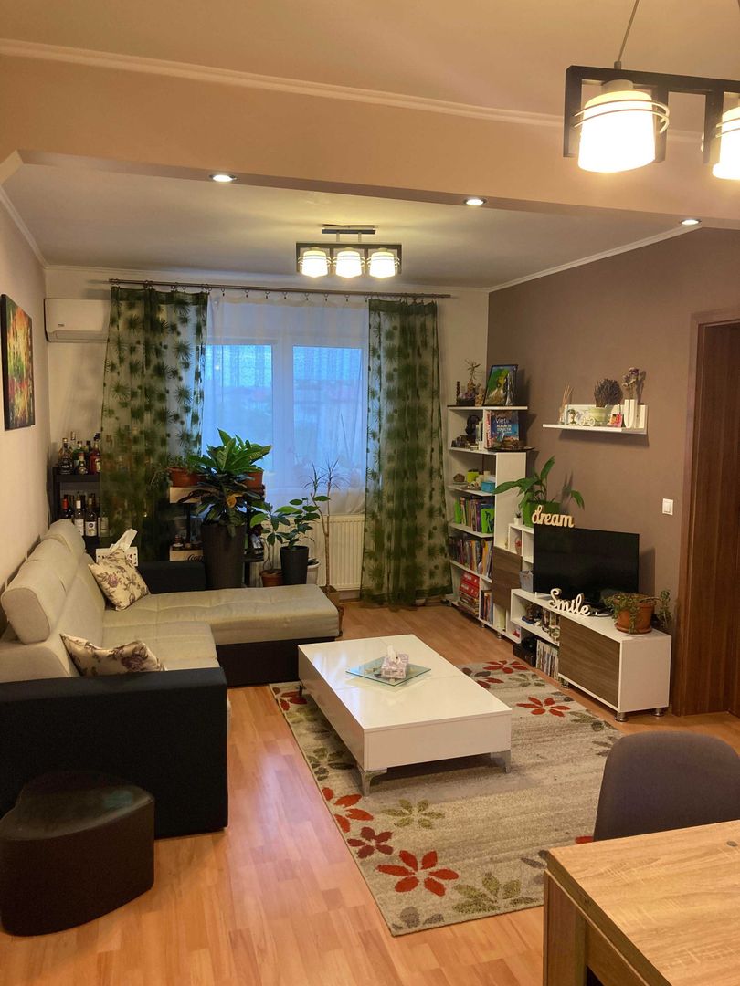 Vând apartament cu 3 camere