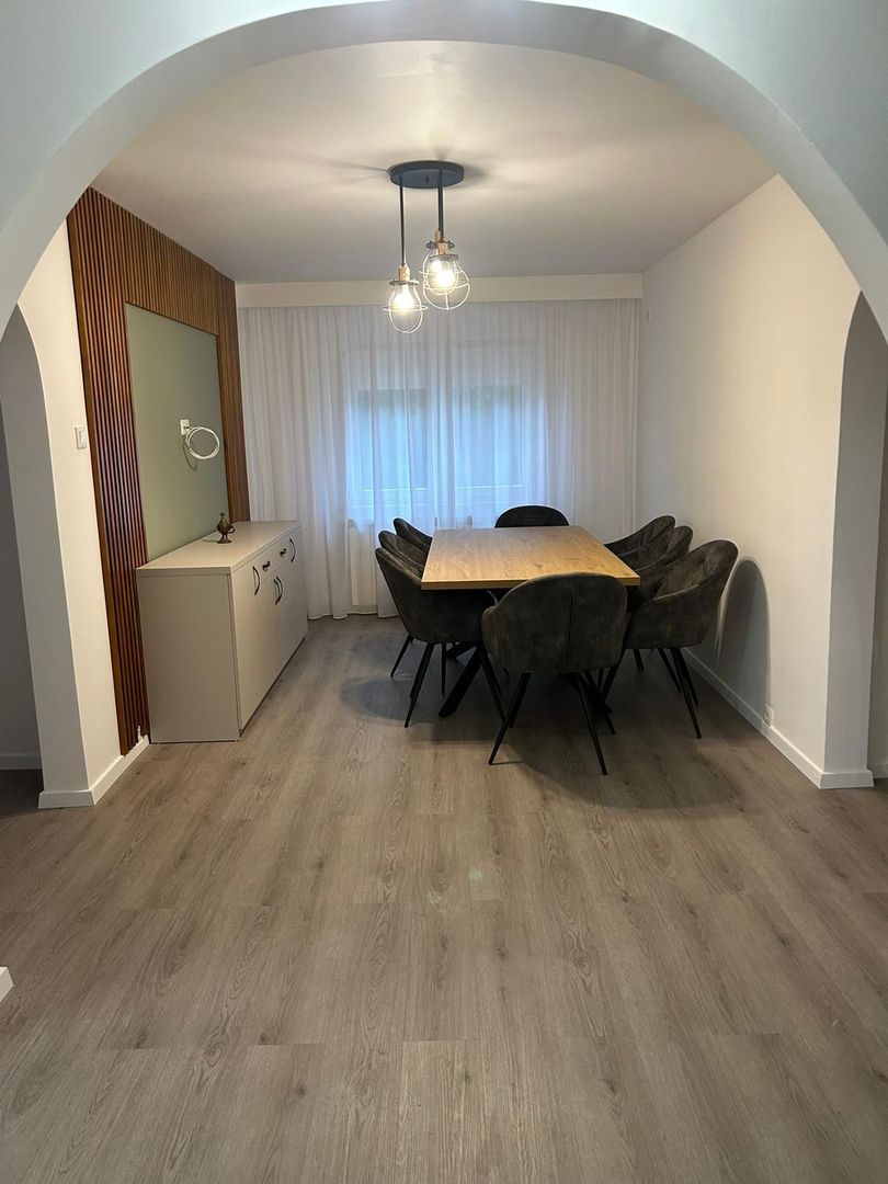 ageuropa.ro vinde apt. 4 cam. 78mp la etajul 2 în Micro 16.