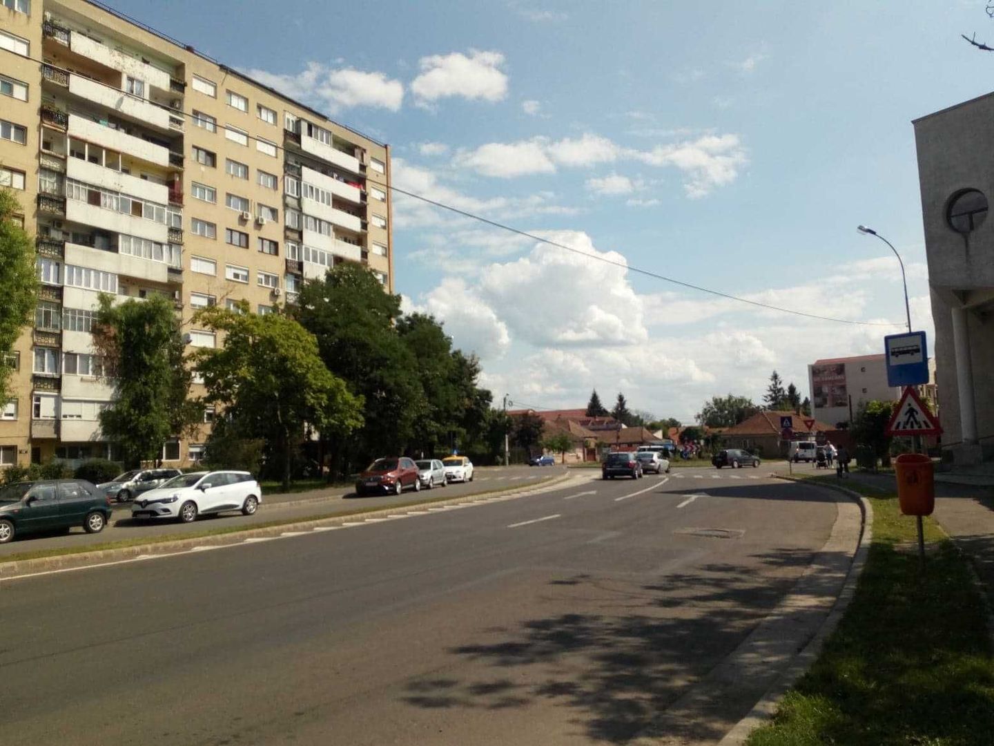 BRASADAS vinde ap 2 cam PARTER in zona Spitalul Nou.