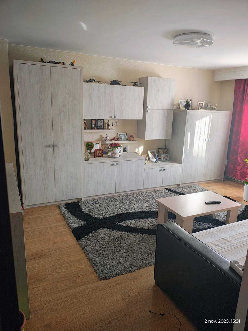 BRASADAS vinde ap 3 cam etaj 4/4 in Carpati 2.