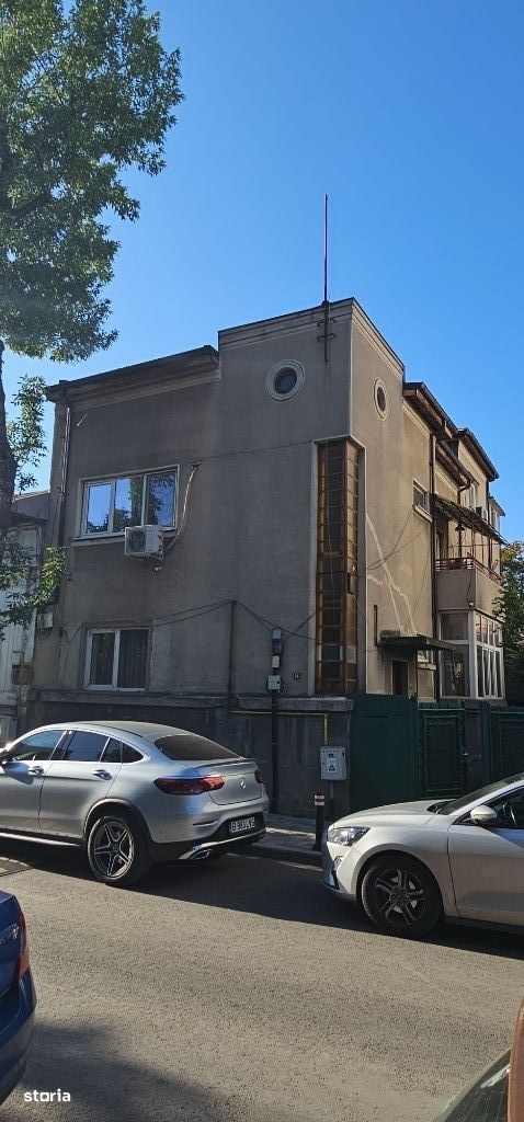 Vila P+1 Piața Muncii , strada Orzari, apartament cu 3 camere la Parer