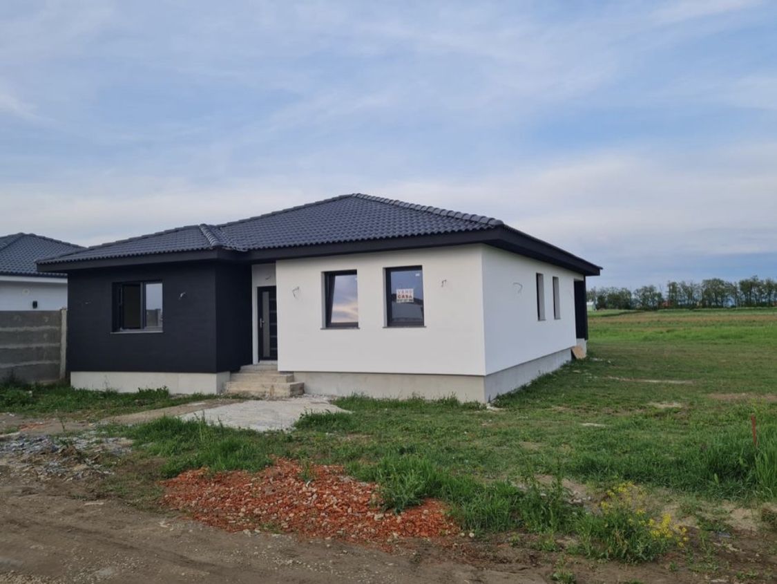 Vand casa Strada Odoreului,cartier Giulia!