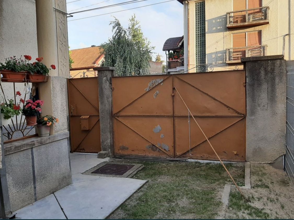 ageuropa.ro vinde casa P+2, duplex, zona Piata Mica