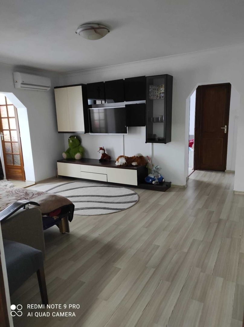 BRASADAS vinde ap 3 camere etajul 3/4.