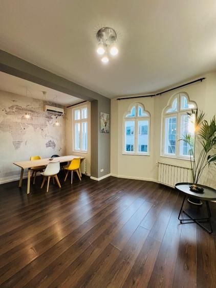 Apartament spațios și luminos într-o vilă interbelică – Budapesta / Tineretului