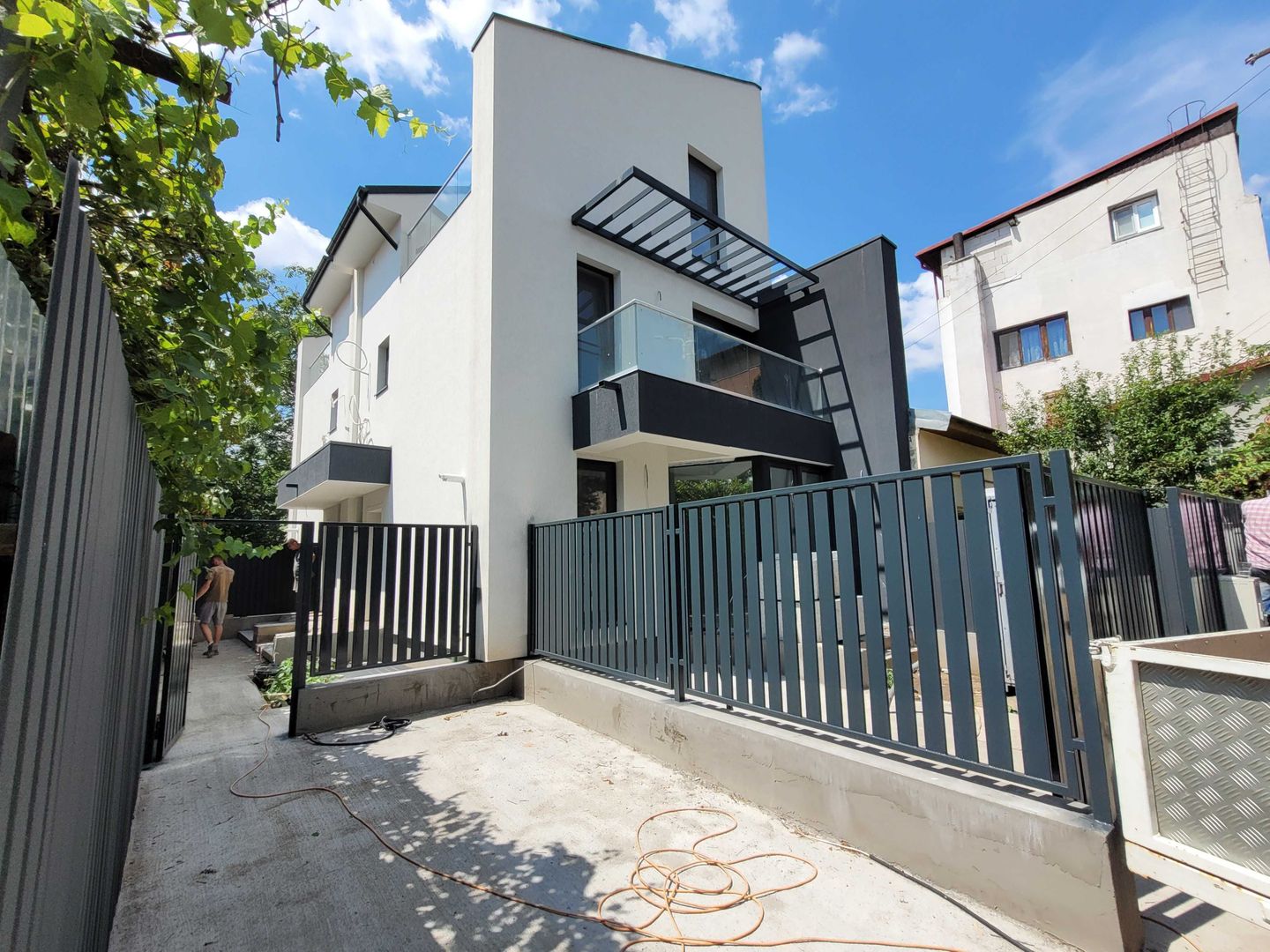Casa 3 camere + loc de parcare de vanzare