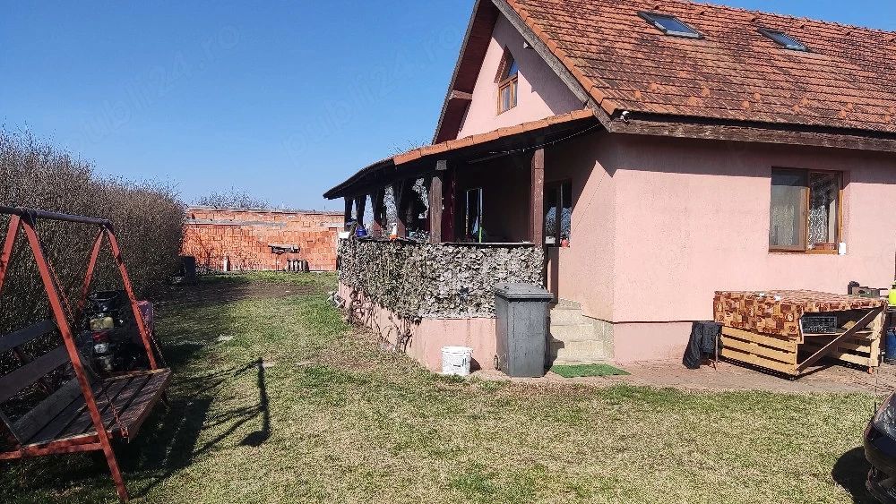 BRASADAS vinde casa cu teren 10 ari in zona Odoreului.