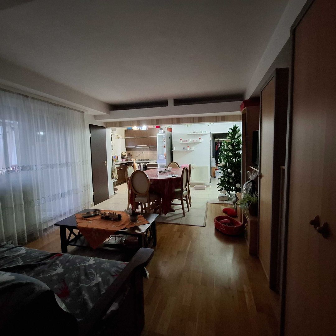 BRASADAS vinde ap cam etaj 2 in zona Avram Iancu.