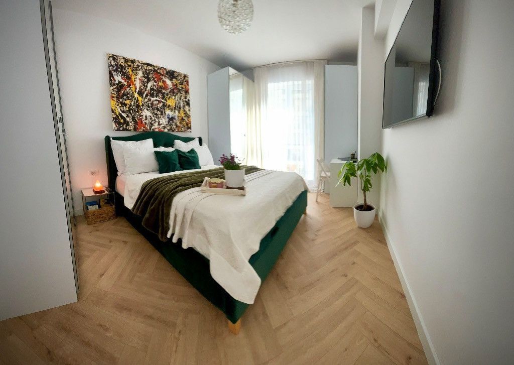 Apartament 3 camere cu terasa si loc de parcare zona Garii Obor