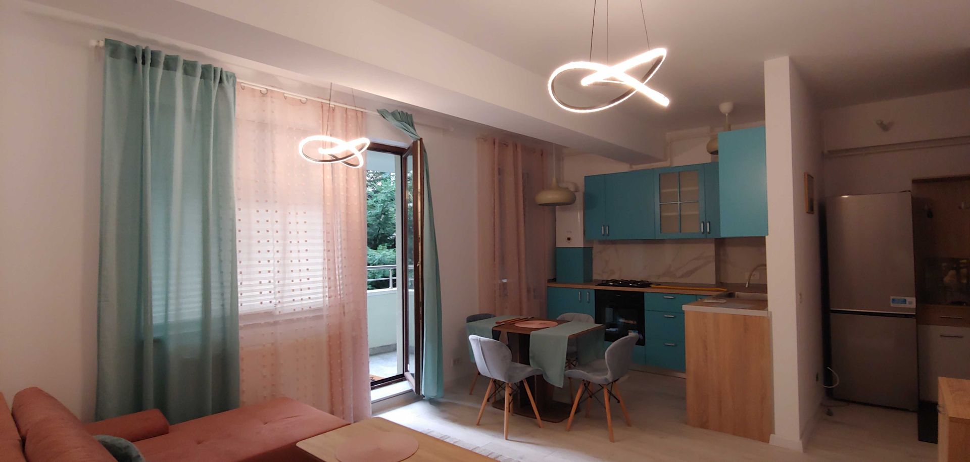 Inchiriez apartament nou 3 camere + 2 băi, lângă parcul Titănel