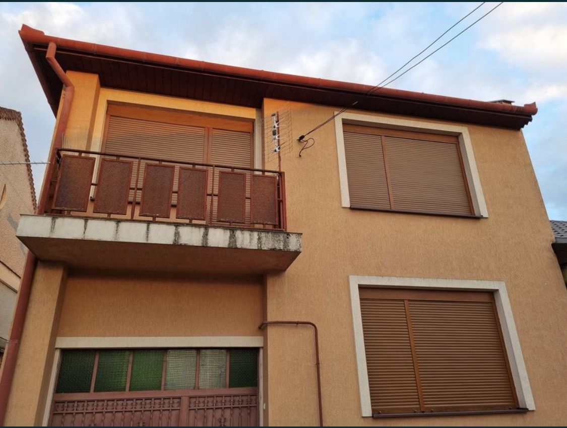 Casa centrala cu etaj