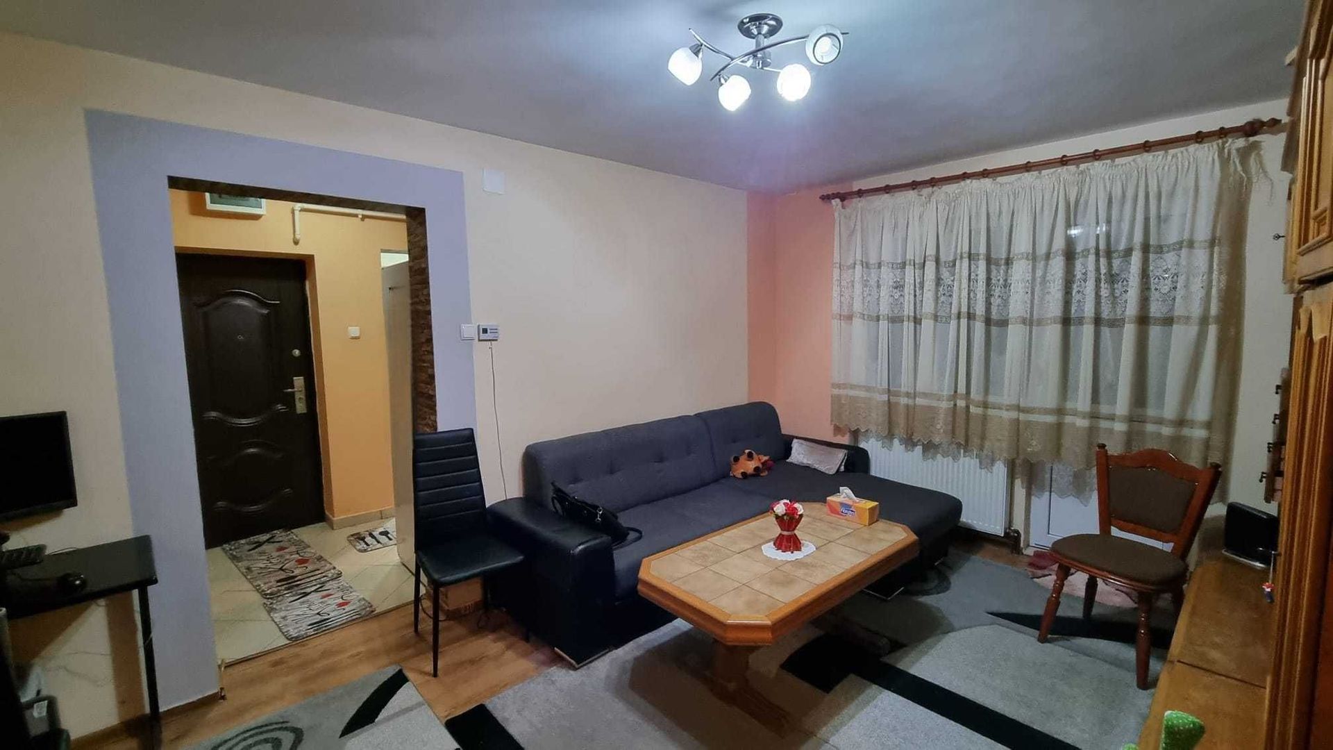 De vanzare apartament 3 camere