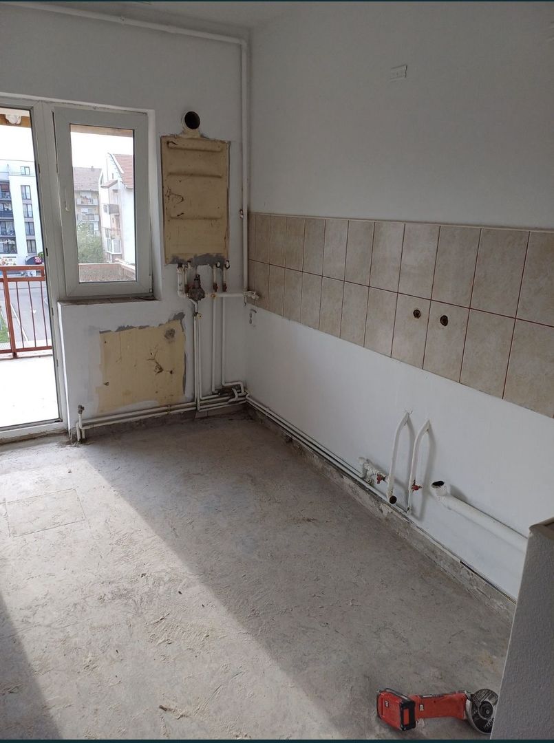 Vand sau schimb apartament plus teren
