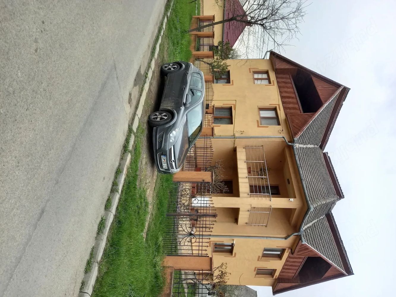 BRASADAS vinde casa cu teren și anexa.