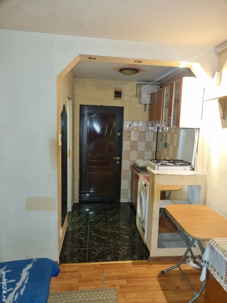 Vând garsonieră în .icro17