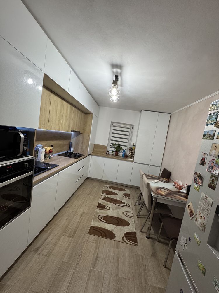 BRASADAS vinde ap 3 camere PARTER, LA CHEIE in MARASTI.