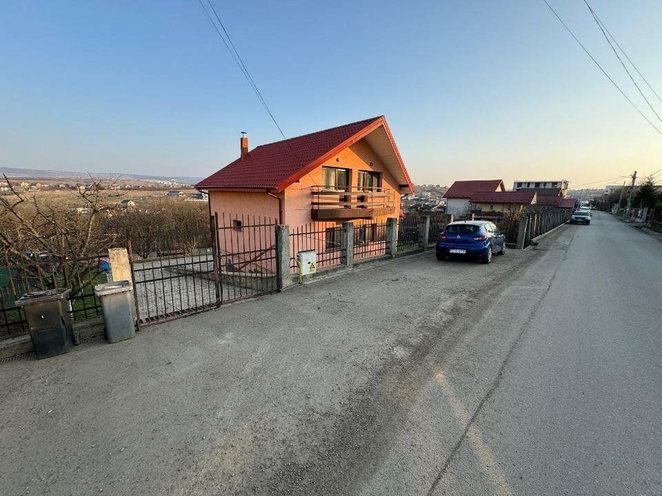 Hlincea, str.Mănăstirii, CIUREA, Iaşi + 1.700 mp teren şi Vilă (D+P+M)