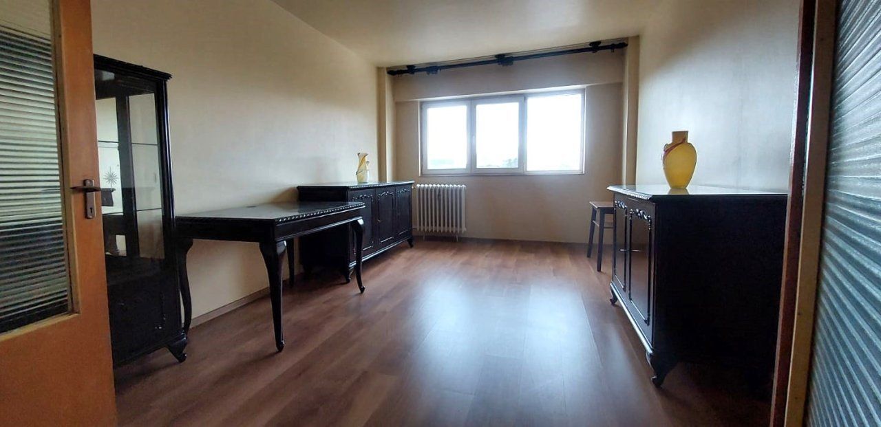 Vand apartament 4 camere situat la 10 min de Piata Unirii