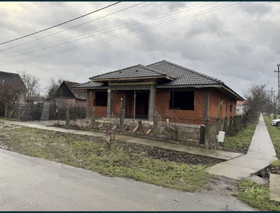 Vand casa in jud. Satu Mare,Com. Lazuri