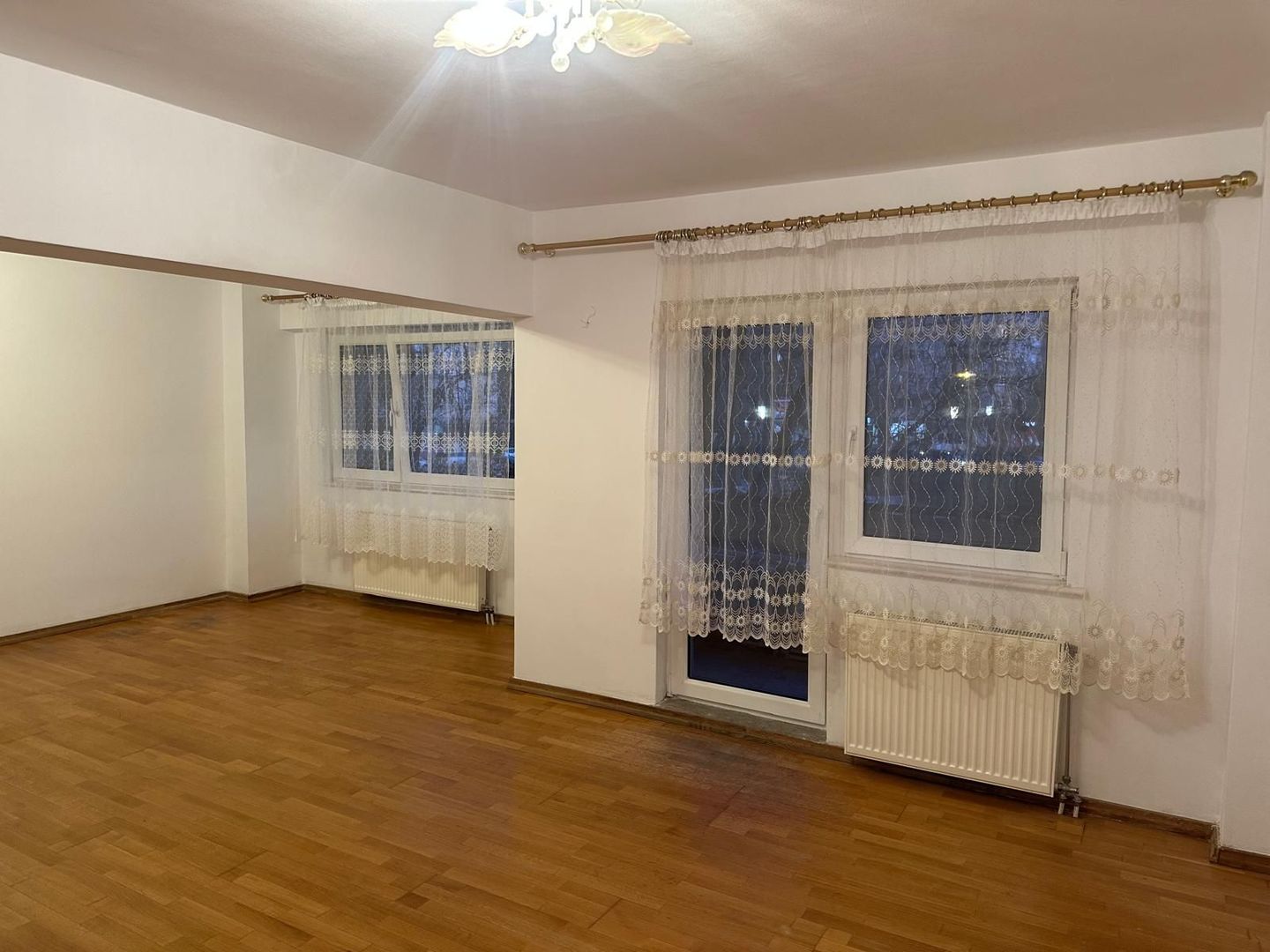 BRASADAS vinde ap cu 4 cam RENOVAT, 106mp, etaj 1 în zona SOARELUI.