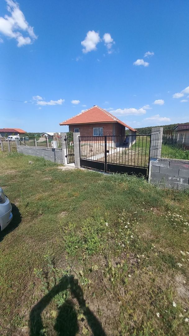 Vând casă în Gelu