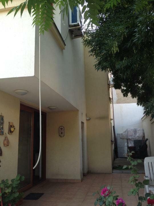 Vilă de vânzare în Sectorul 2, locuit plus potenţial pentru venit pasiv