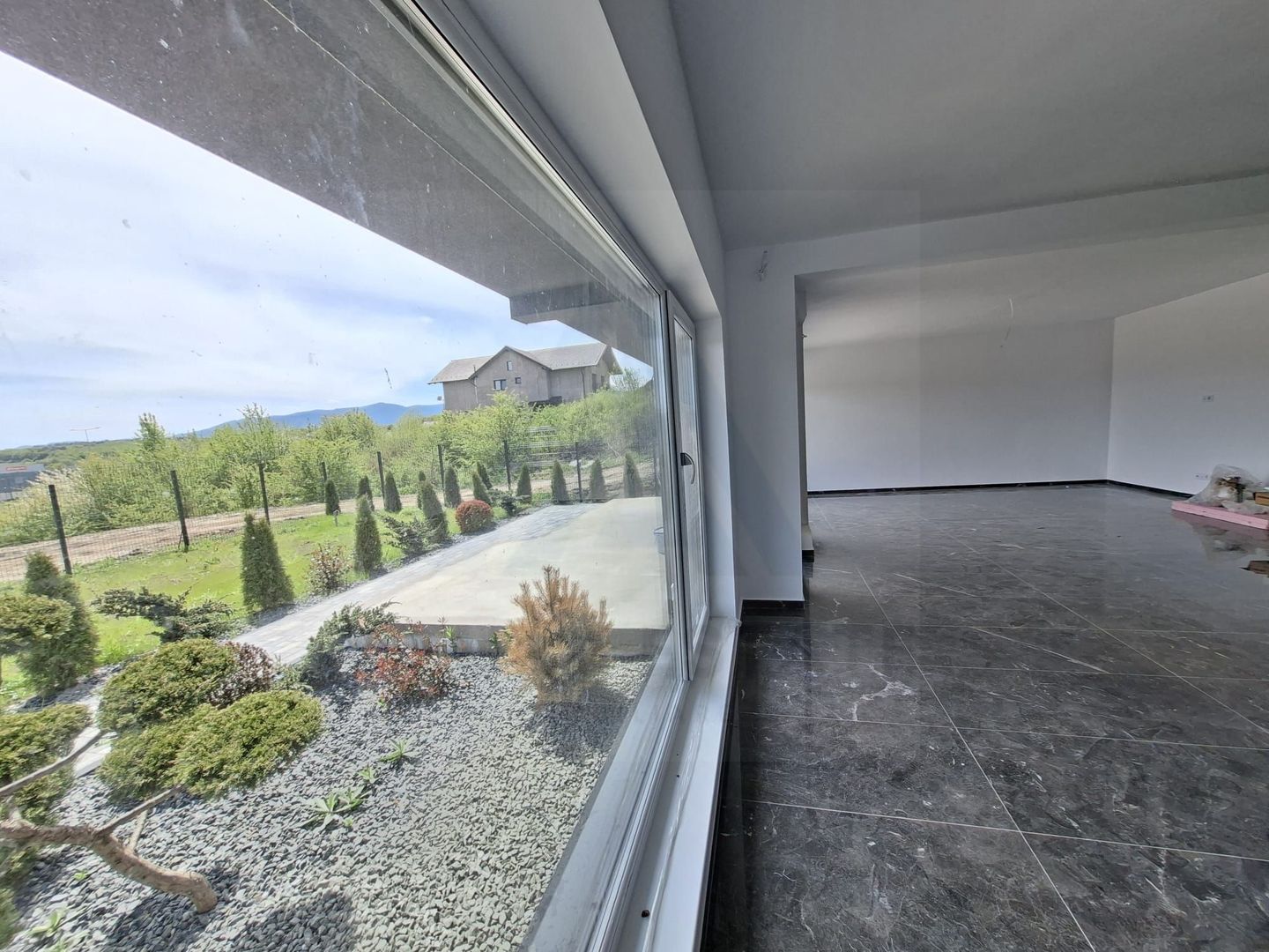 Casa premium cu teren 815 mp terasa balcon si garaj zona Selimbar