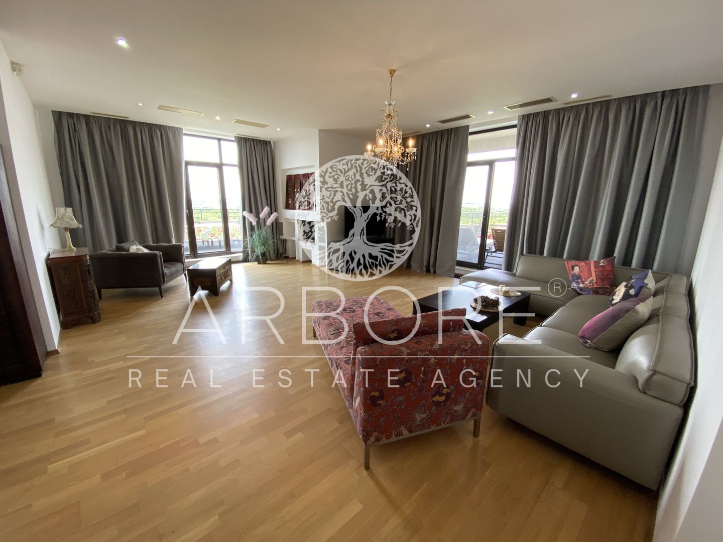 Penthouse 5 camere 250 mp lângă Ambasada SUA , zona Băneasa București
