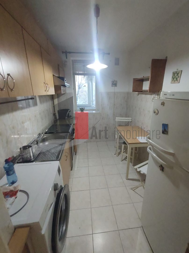 Vânzare apartament 3 camere Bd. Obregia - Pța Străduinței