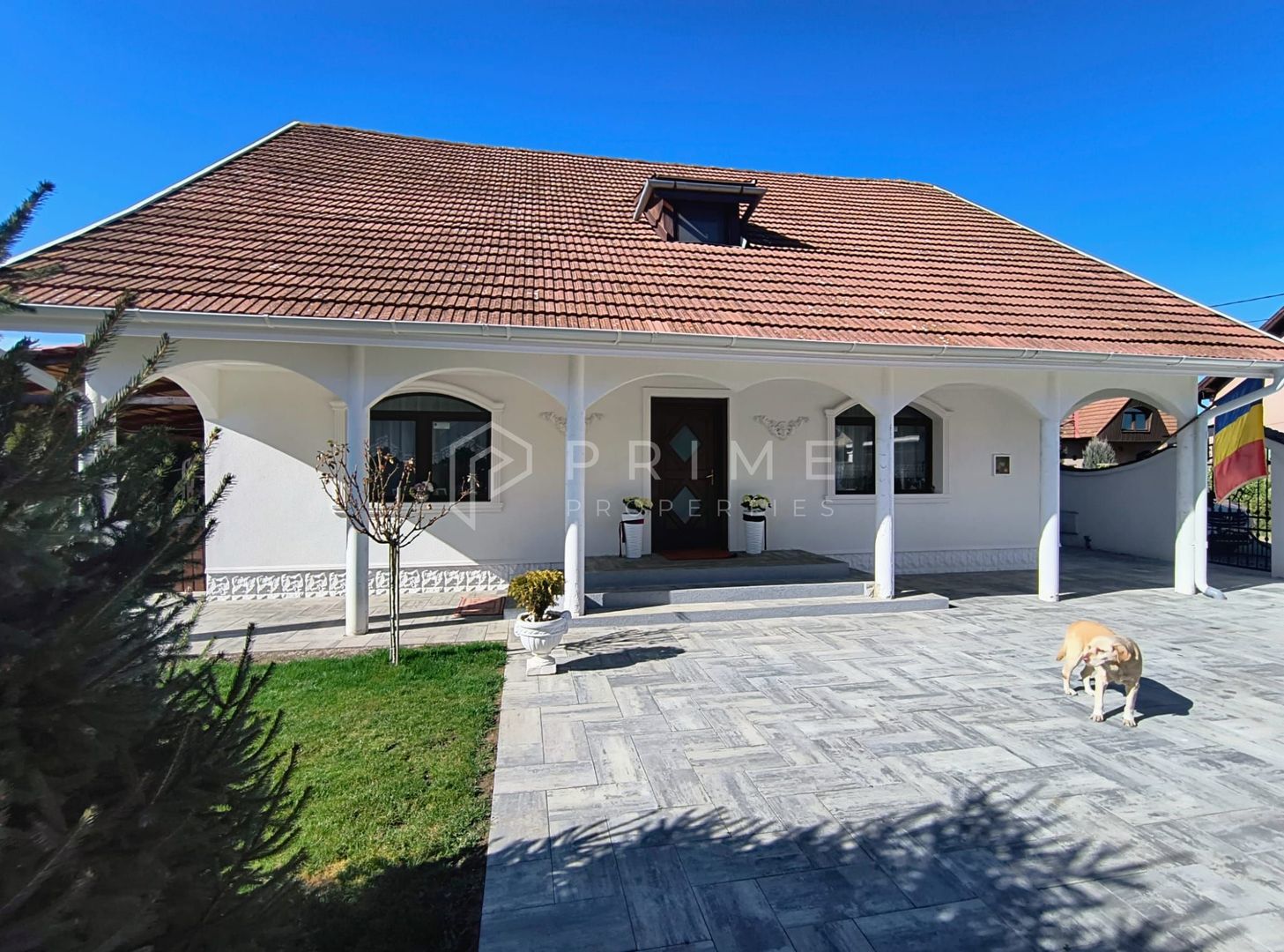 Casa perfectă pentru familie – curte, foișor cu grătar și garaj triplu