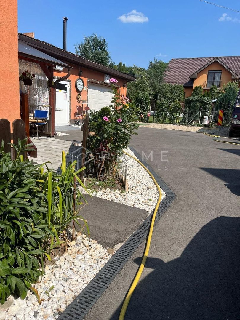 Casa cu front stradal, 7 Noiembrie, ideala clinica/cabinet/locuinta