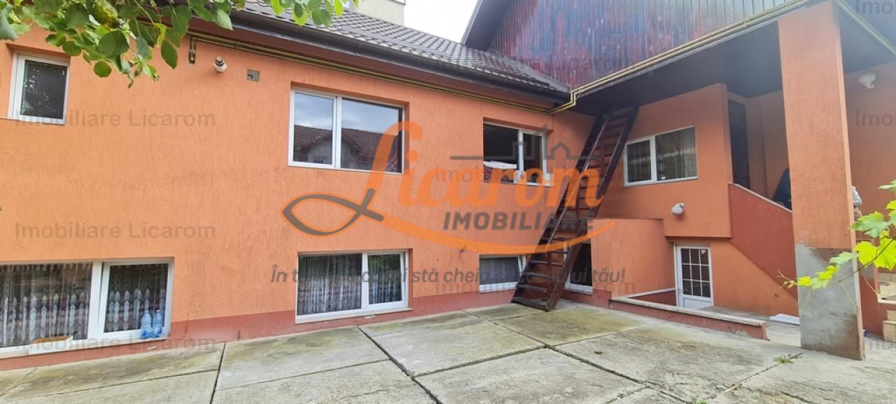 Casa individuala cu 2 apartamente, 6 camere,teren 403 mp,ASTRA.