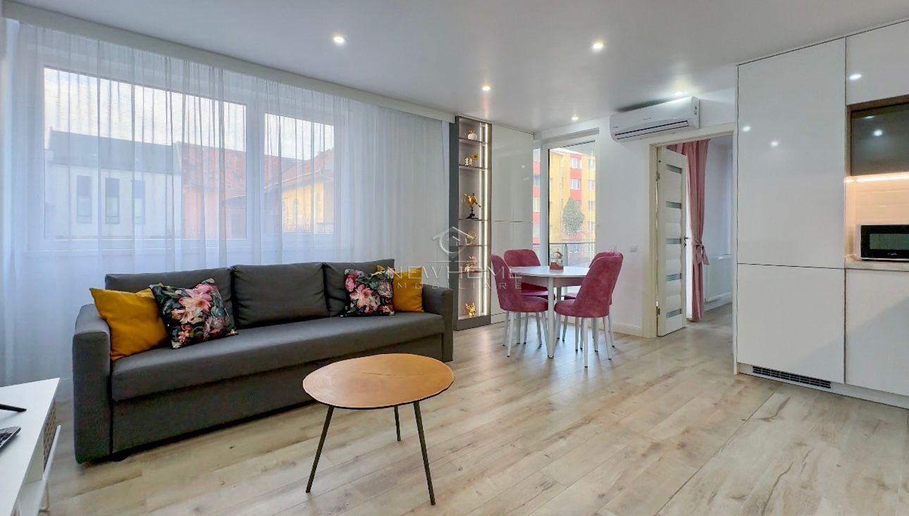 Apartament cu 3 camere de vânzare în zona Centrală