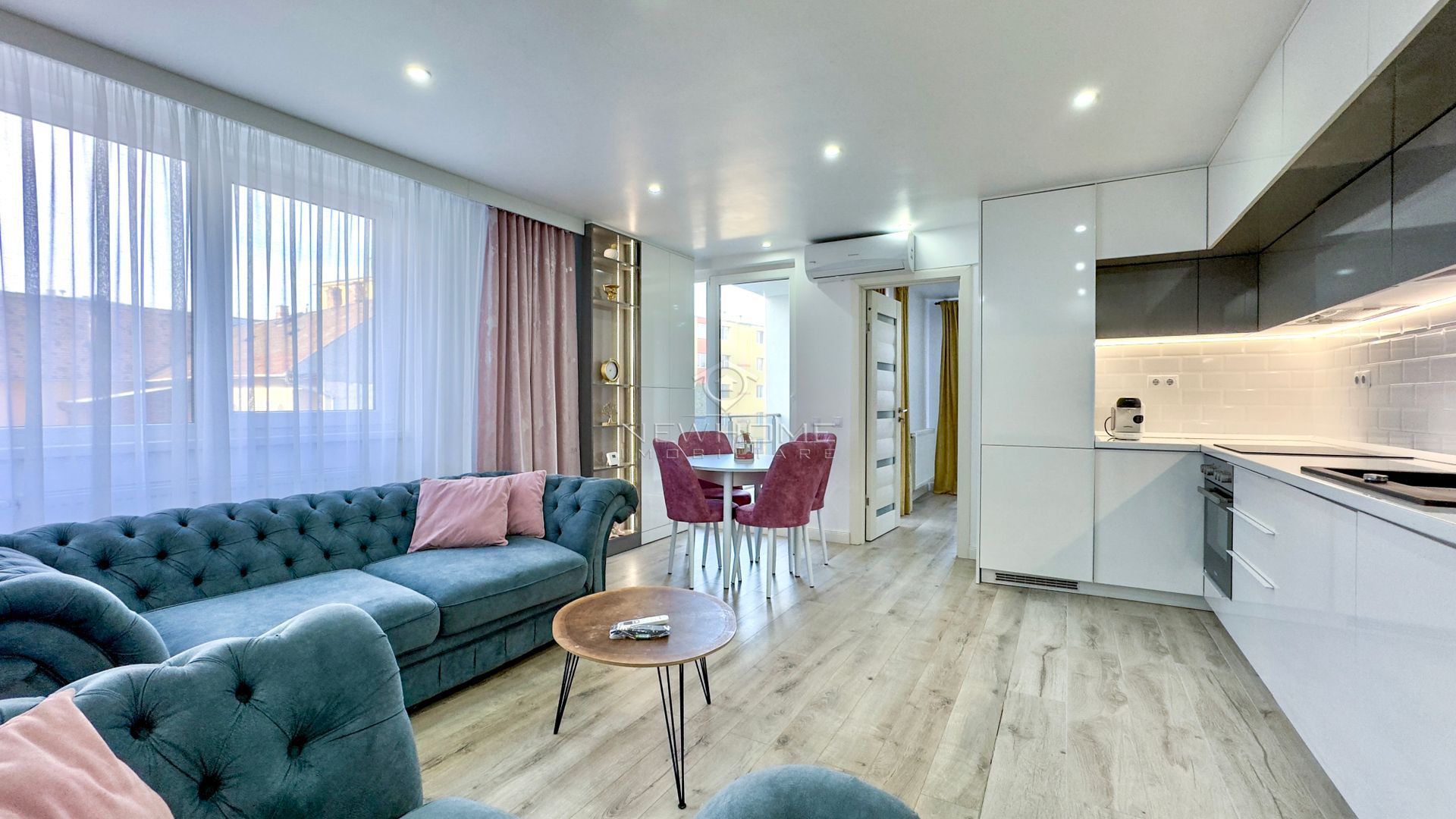 Apartament cu 3 camere de vânzare în zona Centrală