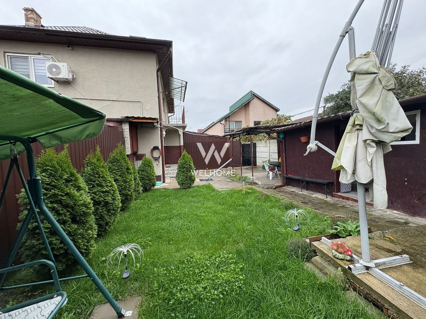 Casa tip duplex - 4 camere, balcon si curte proprie - Zona Lazaret