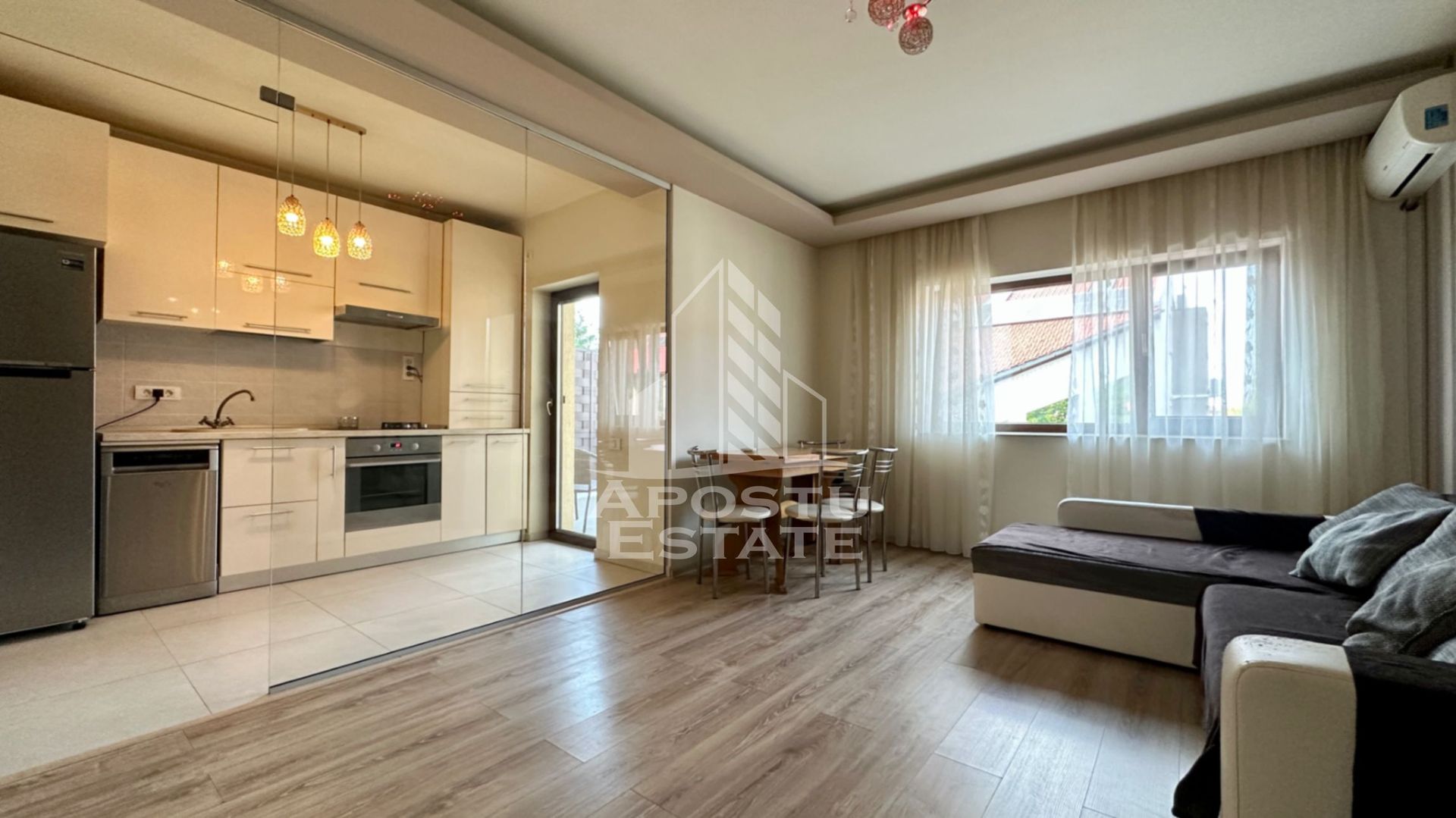 Apartament de vanzare cu 3 camere, etajul intai, Dumbravita