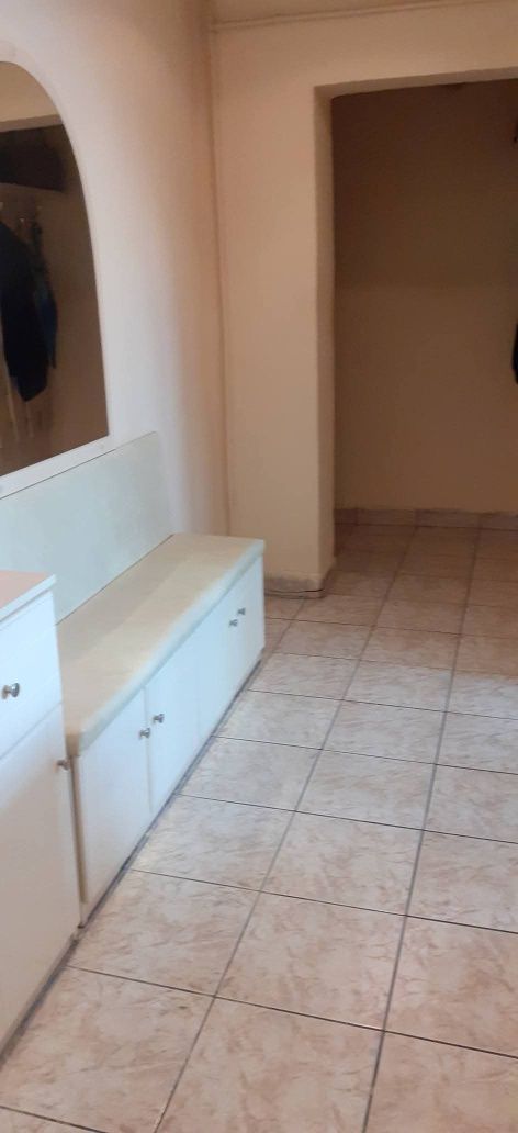 BRASADAS vinde ap 2 cam etaj 2/8 Careiului.