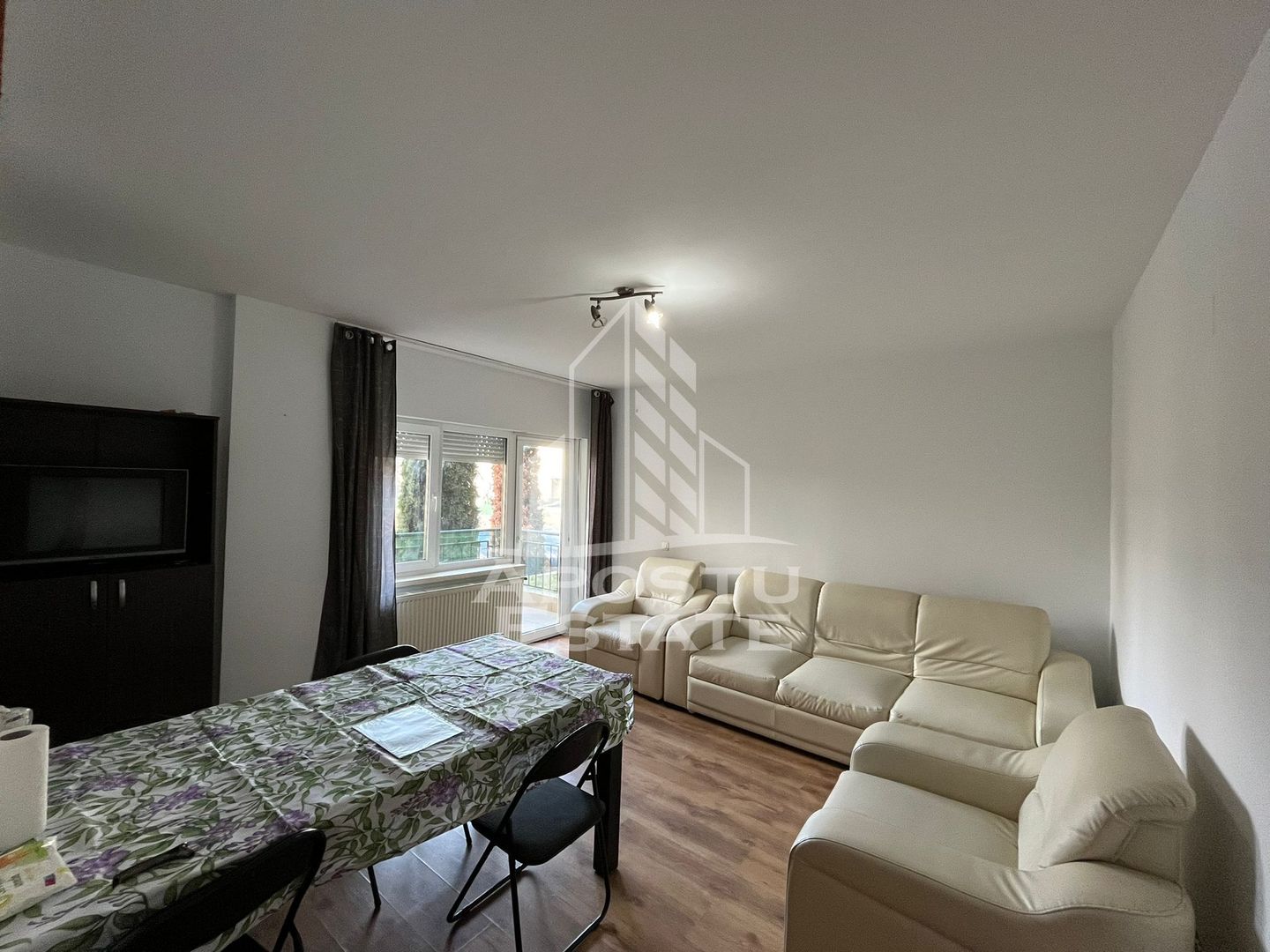 Apartament cu 2 camere, decomandat, situat in zona Soarelui