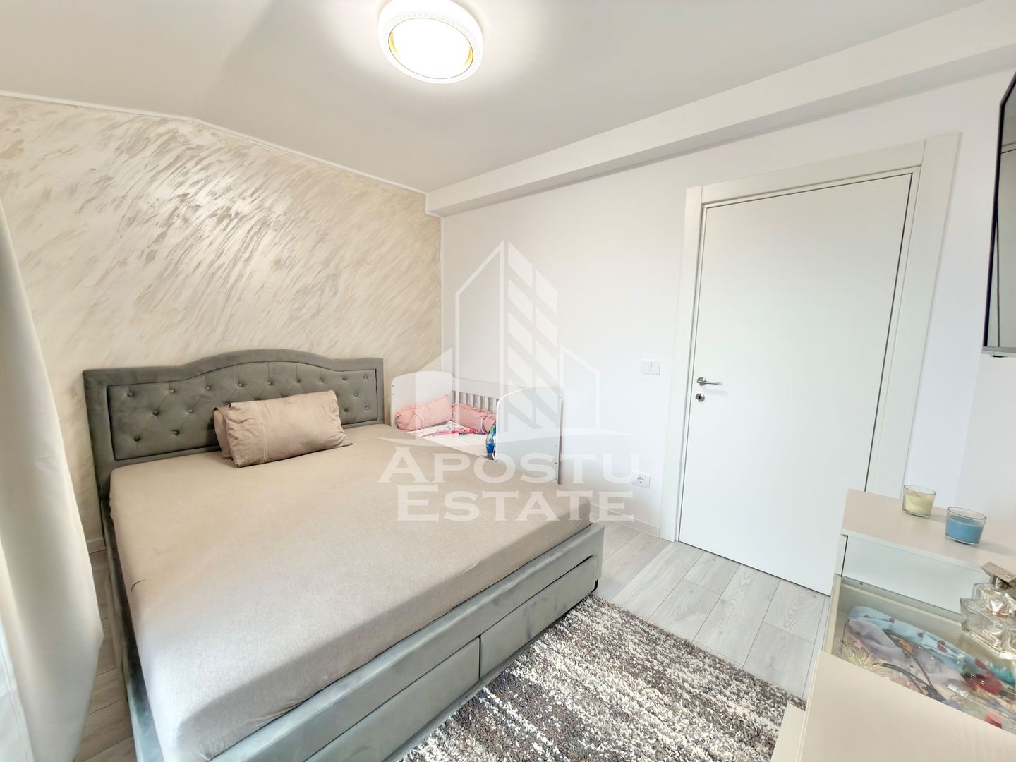 Apartament cu 3 camere dressing si debara in Giroc.